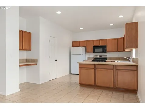 5752 Peridot Way Springfield OR 97478