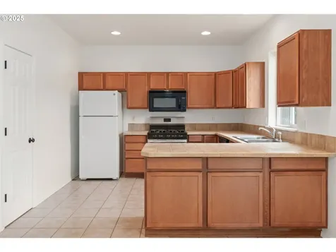 5752 Peridot Way Springfield OR 97478