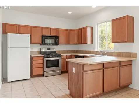 5752 Peridot Way Springfield OR 97478