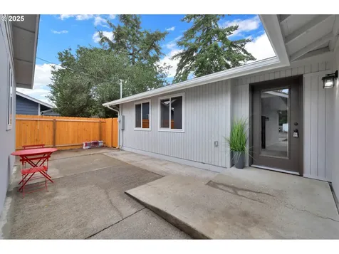 2039 Willow Street Florence OR 97439