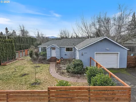 4235 Belmont Drive Hood River OR 97031