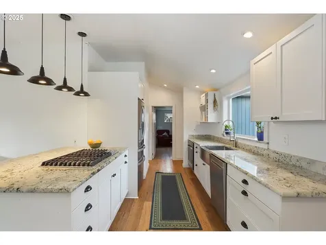 4235 Belmont Drive Hood River OR 97031