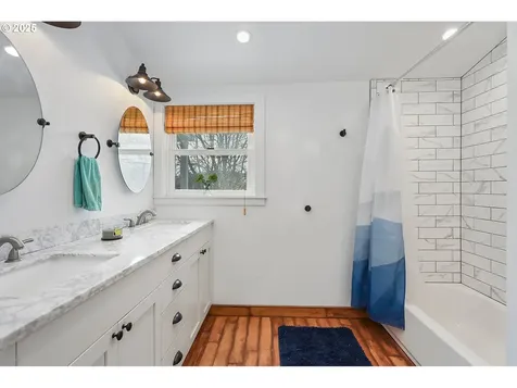 4235 Belmont Drive Hood River OR 97031