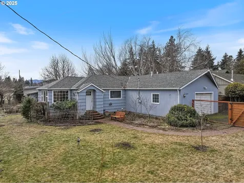 4235 Belmont Drive Hood River OR 97031