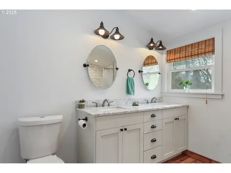 4235 Belmont Drive Hood River OR 97031