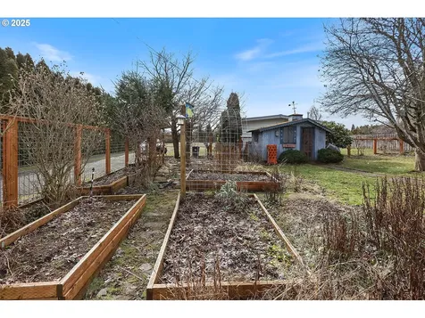 4235 Belmont Drive Hood River OR 97031