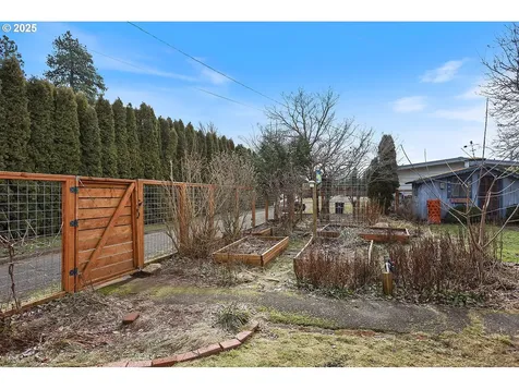 4235 Belmont Drive Hood River OR 97031