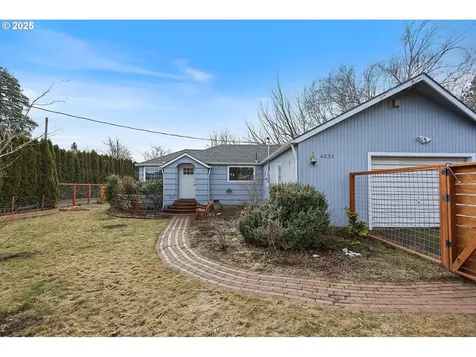 4235 Belmont Drive Hood River OR 97031