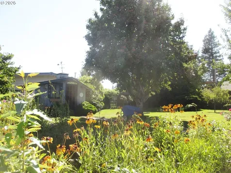 4235 Belmont Drive Hood River OR 97031