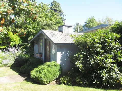 4235 Belmont Drive Hood River OR 97031