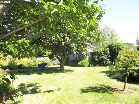 4235 Belmont Drive Hood River OR 97031
