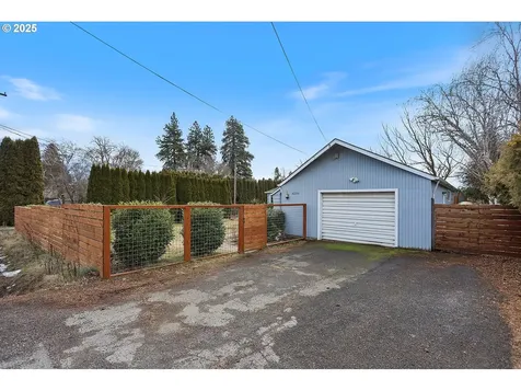 4235 Belmont Drive Hood River OR 97031