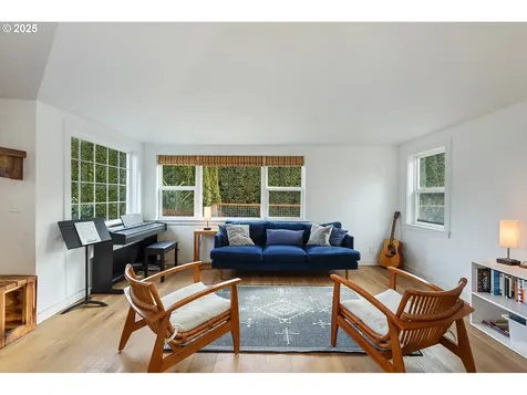4235 Belmont Drive Hood River OR 97031