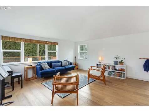 4235 Belmont Drive Hood River OR 97031