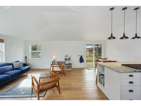 4235 Belmont Drive Hood River OR 97031