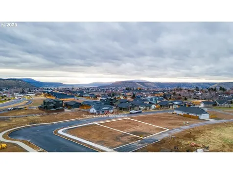 NE Discovery Loop Prineville OR 97754