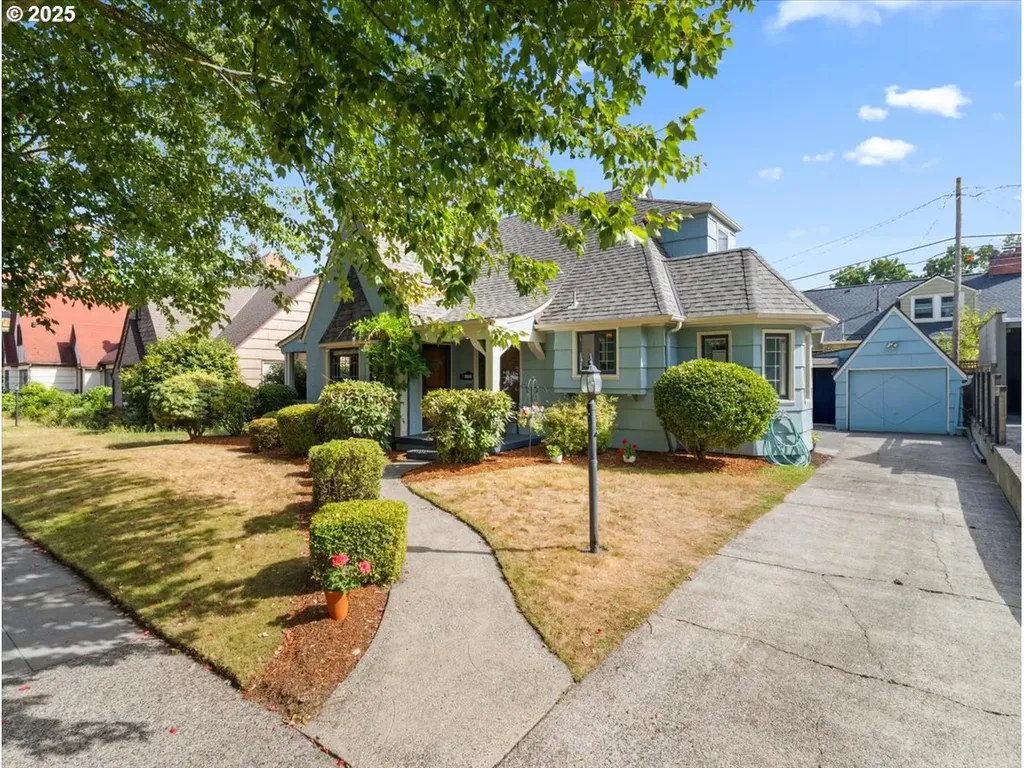 4520 NE Royal Court Portland OR 97213
