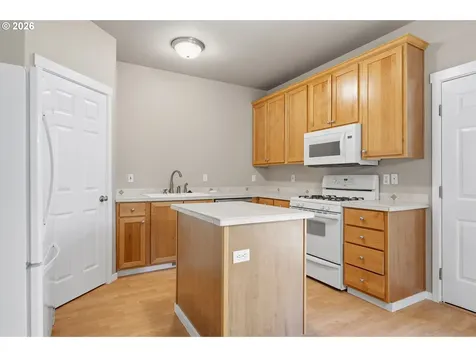 403 NE Suttle Road Portland OR 97211