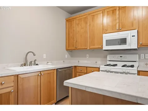403 NE Suttle Road Portland OR 97211
