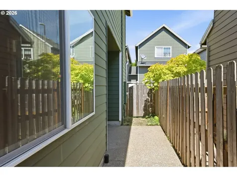 403 NE Suttle Road Portland OR 97211