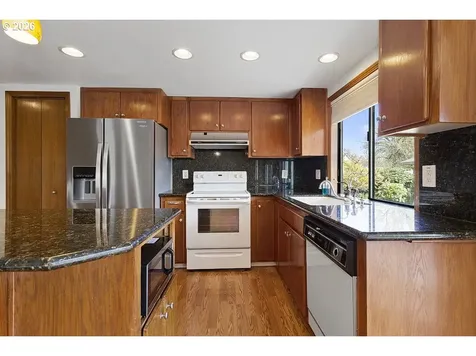 15638 NE Russell Place Portland OR 97230