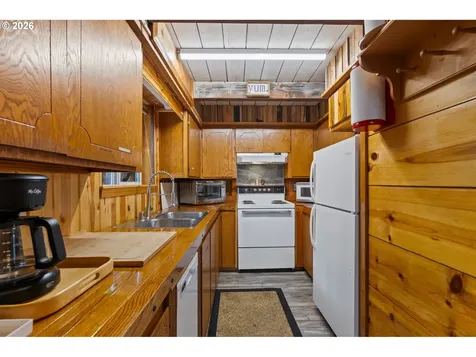 131 Cougar Loop Road Cougar WA 98616