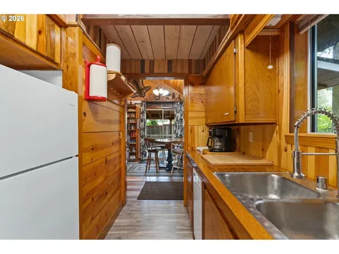 131 Cougar Loop Road Cougar WA 98616