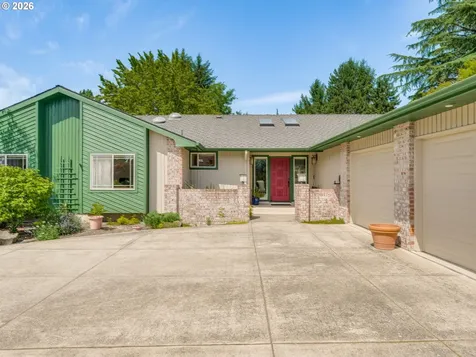 2221 NW Doral Street Mcminnville OR 97128