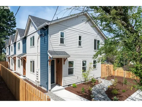 8429 NE Hassalo Street Portland OR 97220