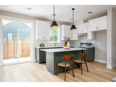 8429 NE Hassalo Street Portland OR 97220