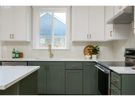 8429 NE Hassalo Street Portland OR 97220