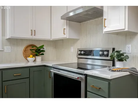 8429 NE Hassalo Street Portland OR 97220