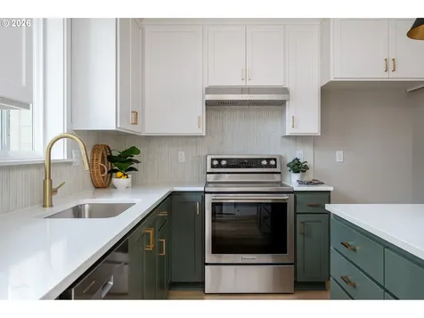 8429 NE Hassalo Street Portland OR 97220