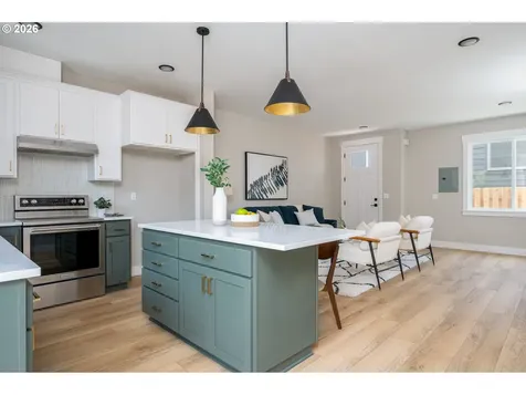 8429 NE Hassalo Street Portland OR 97220