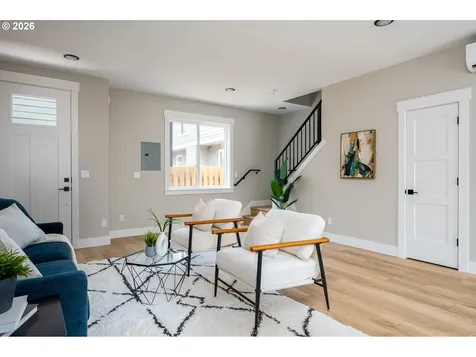 8429 NE Hassalo Street Portland OR 97220