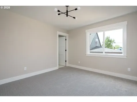 8429 NE Hassalo Street Portland OR 97220