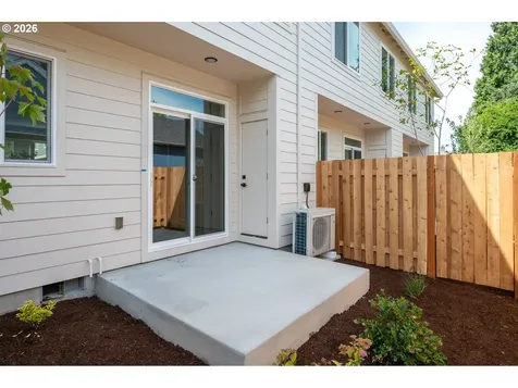8429 NE Hassalo Street Portland OR 97220