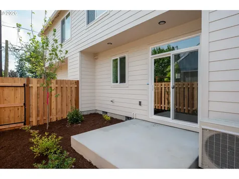 8429 NE Hassalo Street Portland OR 97220