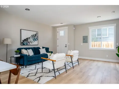 8429 NE Hassalo Street Portland OR 97220