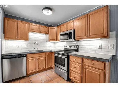 4214 SE 99th Avenue Portland OR 97266