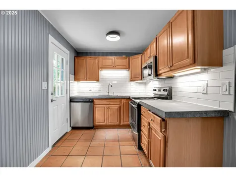 4214 SE 99th Avenue Portland OR 97266