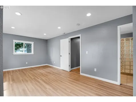 4214 SE 99th Avenue Portland OR 97266