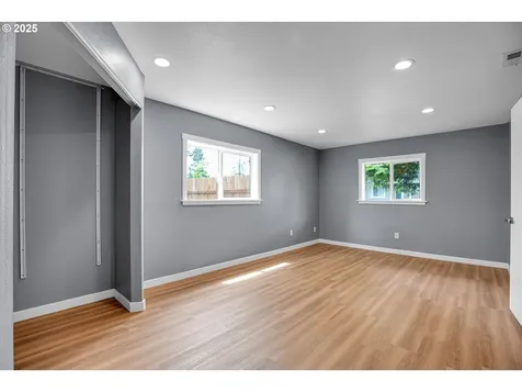4214 SE 99th Avenue Portland OR 97266