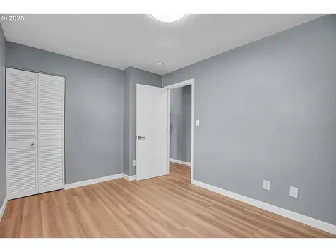 4214 SE 99th Avenue Portland OR 97266