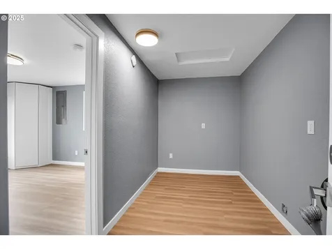 4214 SE 99th Avenue Portland OR 97266