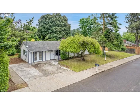 4214 SE 99th Avenue Portland OR 97266
