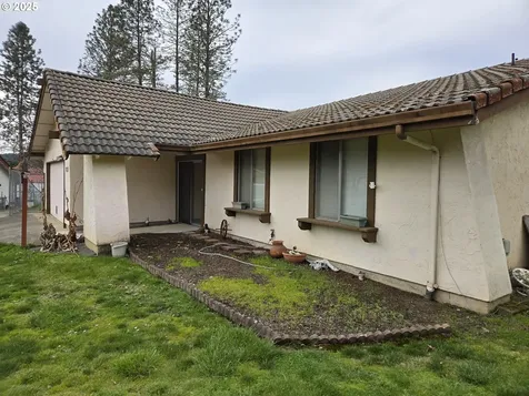 1323 Vantage Court Sutherlin OR 97479