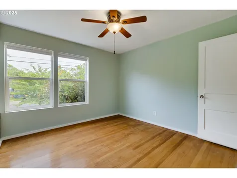 34 SE 86th Avenue Portland OR 97216