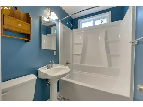 34 SE 86th Avenue Portland OR 97216