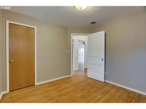 34 SE 86th Avenue Portland OR 97216